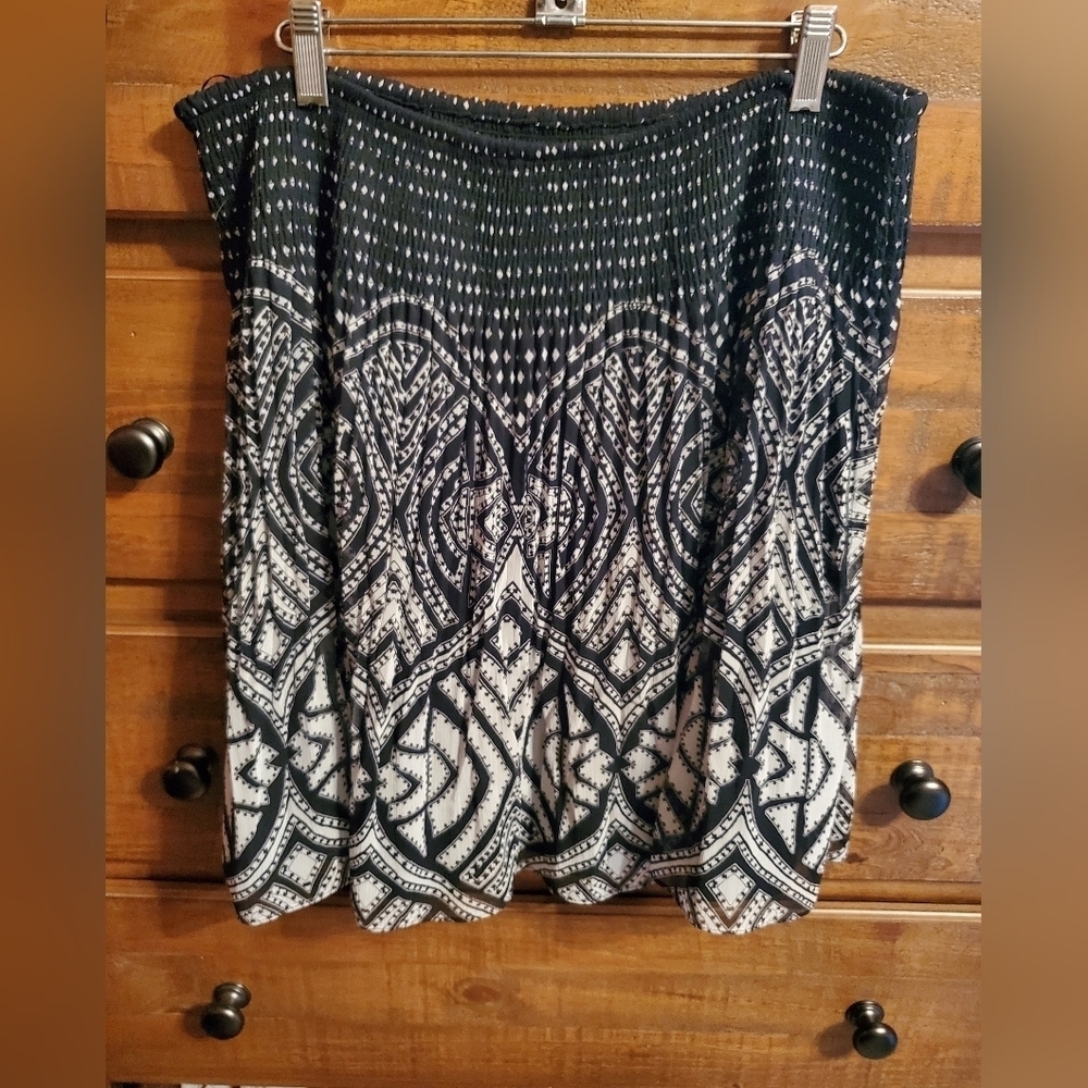 White House Black Market Black and White Lined Abstract Skirt. Size S